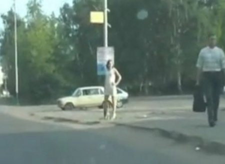 Завёз молодую русскую шлюху в гаражи на пикап секс в машине