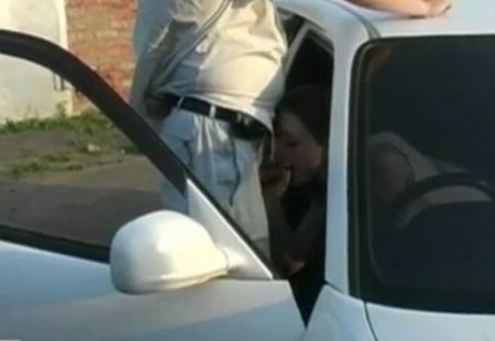 Завёз молодую русскую шлюху в гаражи на пикап секс в машине