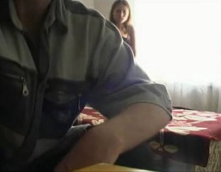 Мужик сам себе режиссер снимал на камеру как ебал молодую девушку
