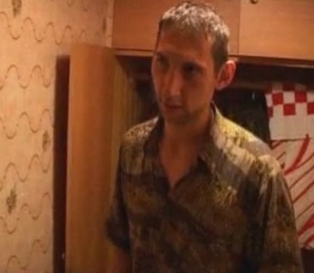 Занялся грязным грубым сексом в коридоре с молодой худой уборщицей